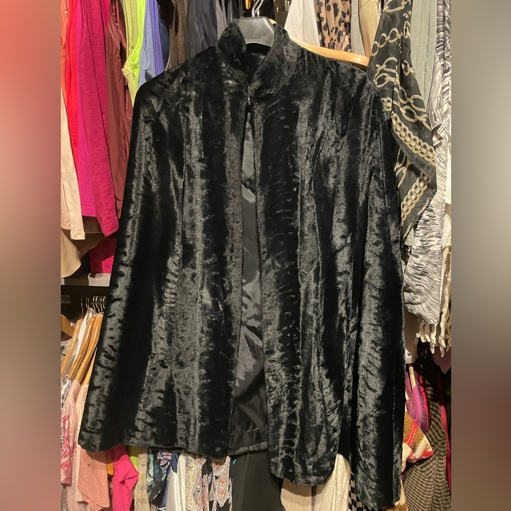 Vintage shiny black unbranded faux fur-like cape. Fits size 10